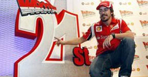 Alonso va por Schumacher