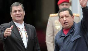 Rafael Correa (i) y Hugo Chávezs