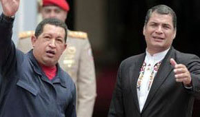 Chávez (i) y Correa