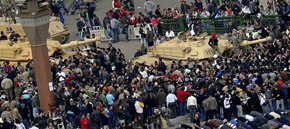 Las protestas contra  Mubarak dejan un centenar de muertos