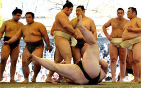 Los escándalos resquebrajan la imagen del milenario sumo de Japón