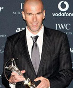Zidane recibe el premio Laureus a la mejor trayectoria profesional
