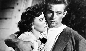 James Dean junto a Natalie Word en “Rebelde sin causa”, el papel que le catapultó a la eternidad

