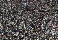 Decenas de miles de egipcios celebraron en la plaza Tahrir la renuncia de Mubarak