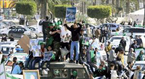 Manifestantes a favor de Gadafi en las calles de Trípoli el pasado dia 17 de febrero