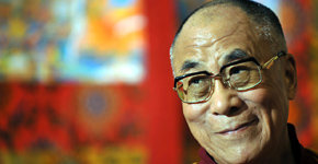 Tenzin Gyatso (75), conocido internacionalmente por su título espiritual de Dalai Lama