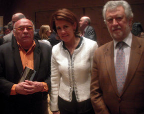 En la imagen, de (i) a (d),  el presidente de Ampretur, Quino Moreno, la Alcaldesa de Pamplona doña Yolanda Barcina y Luis Fernández Matamoros Vicepresidente de Ampretur.