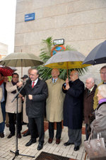 El alcalde descubre la placa de la calle dedicada a O´donnell