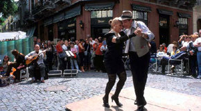 San Telmo, un barrio repleto de antigüedades y shows. 