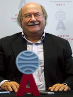 Antonio Skármeta gana el premio Planeta-Casa de América