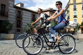 Los paseos en bicicleta son una excelente forma de mejorar el estado físico al tiempo que disfruta del aire libre y la Naturaleza… 