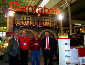 De (i) a (d), Andrés Alonso secretario de turismo de Cantabria, Julio Valle pdte. de la Asociación de hosteleros de Castilla y León, nuestro colaborador Quino Moreno y Julián Carazo, director de Maridaje Gourmet.