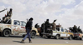 Los rebeldes libios cuentan con 17.000 hombres en su mayoría, civiles