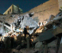 Una parte de la residencia de Gadafi ha sido derribada por los bombardeos