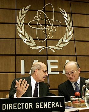 El director general del OIEA, Mohamed El Baradei, durante la reunión en Viena.