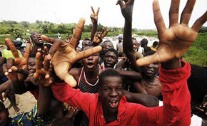 Residentes en Abidjan celebran detención de Gbagbo 