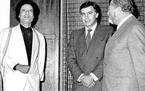 En la imagen, Gadafi con González