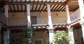 Patio de las Destilerías DYC