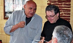 Un momento de la comida en el restaurante Barbacoa “La Amistad” con su gerente Jesús Merino.