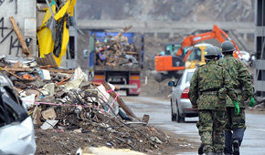 Gobierno japonés declara zona prohibida alrededor de planta nuclear de Fukushima