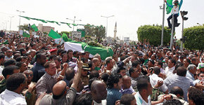 Unos dos mil libios asistieron a funeral del hijo de Gaddafi