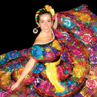 Claudia Zavala, es la directora del Ballet Folklórico Colores de México