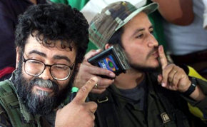 'El Abuelo' , a  la derecha en la imagen, junto a Alfonso Cano, jefe máximo de las FARC