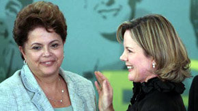 Dilma Rousseff y Gleisi Hoffmann luego de la juramentación