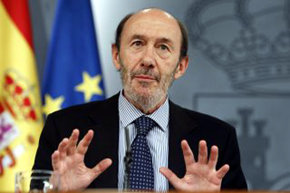 El vicepresidente primero del Gobierno, Alfredo Pérez Rubalcaba, hoy en la Moncloa.

