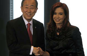 La presidenta Cristina Fernández junto al secretario general de la ONU, Ban Ki-moon, en Buenos Aires. 
