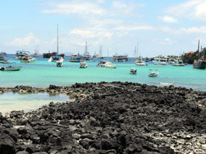 Hundimiento de barco provoca derrame de diésel en Islas Galápagos