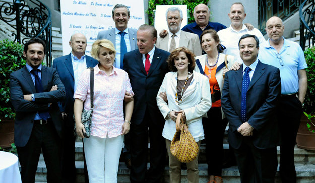 Parte de los asistentes al  acto realizado en los jardines de la embajada italiana en Madrid...
(Foto: Donatella Monteverde -(CCIS)