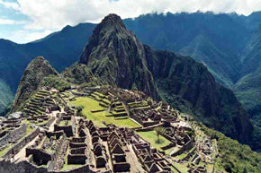 Machu Picchu alberga cóndores, alpacas y llamas que sólo aparecen bajo el sol