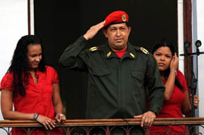 Chávez junto a sus hijas en el palacio de Miraflores