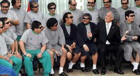 'Los 33', junto al presidente Piñera, tras su rescate de la Mina San José...