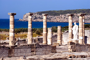 Las noches de Baelo Claudia vuelven a llenar de contenido cultural las ruinas romanas de Bolonia 