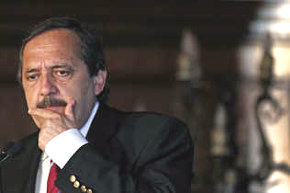 EL DIPUTADO Ricardo Alfonsín, de la Unión Cívica Radical reclamó la renuncia del magistrado
 
