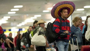 En la imágen de archivo, turistas chilenos en Cancún...