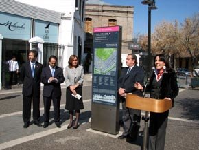 De (i) a (d): Alvaro Castilla, Director nacional de Sernatur, Pablo Zalaquett, Alcalde de Santiago, Sol Letelier, Alcaldesa de Recoleta, Cristián Labbé, Alcalde de Providencia, Jacqueline Plass, Subsecretaria de Turismo