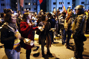 Vuelve la 'cacerolada' como símbolo general de la protesta ciudadana contra el gobierno