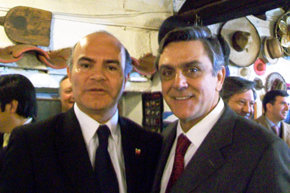 Ministro de Economía, Pablo Longueira (d)  y su Secretario Regional Ministerial para la Región de Valparaíso, Mauricio Silva Malig.
