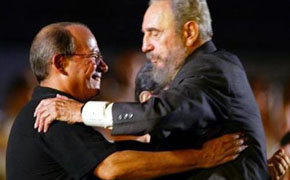 Silvio Rodríguez con Fidel Castro en una imagen de archivo