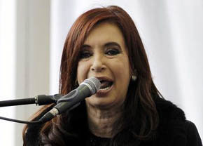 Cristina Fernández es la favorita en los sondeos 

