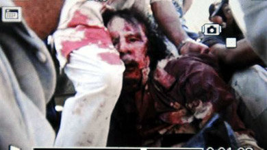 Imagen del cadáver del ex líder libio distribuida por Agencias de prensa