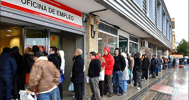 El paro alcanza  ya la peligrosa cifra de los cinco millones de desempleados en España