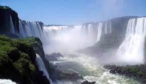 Argentina celebra nueva 'maravilla' de Iguazú y confía en boom turístico