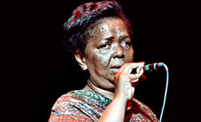 Cesária Evora, La 'diva de los pies descalzos', ha muerto a los 70 años...

