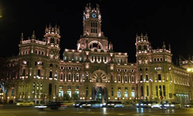 Vista nocturna del Palacio de Comunicaciones de Madrid. Navidad de 2011  (Foto: Juan Ignacio Vera)