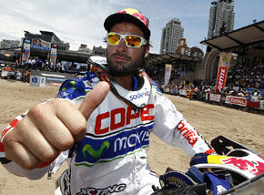 El chileno Francisco 'Chaleco' López (Aprilia) ganó este domingo la primera etapa en motos del Rally Dakar-2012