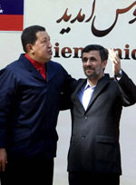 El presidente de Venezuela Hugo Chávez (i) y el presidnete iraní Ahmadineyad, en una imagen de archivo